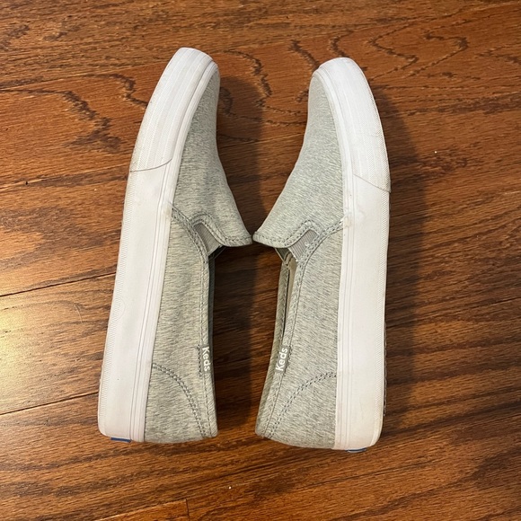 KEDS Women’s 6.5 Grey Slip on Tennis Shoes - Picture 3 of 7